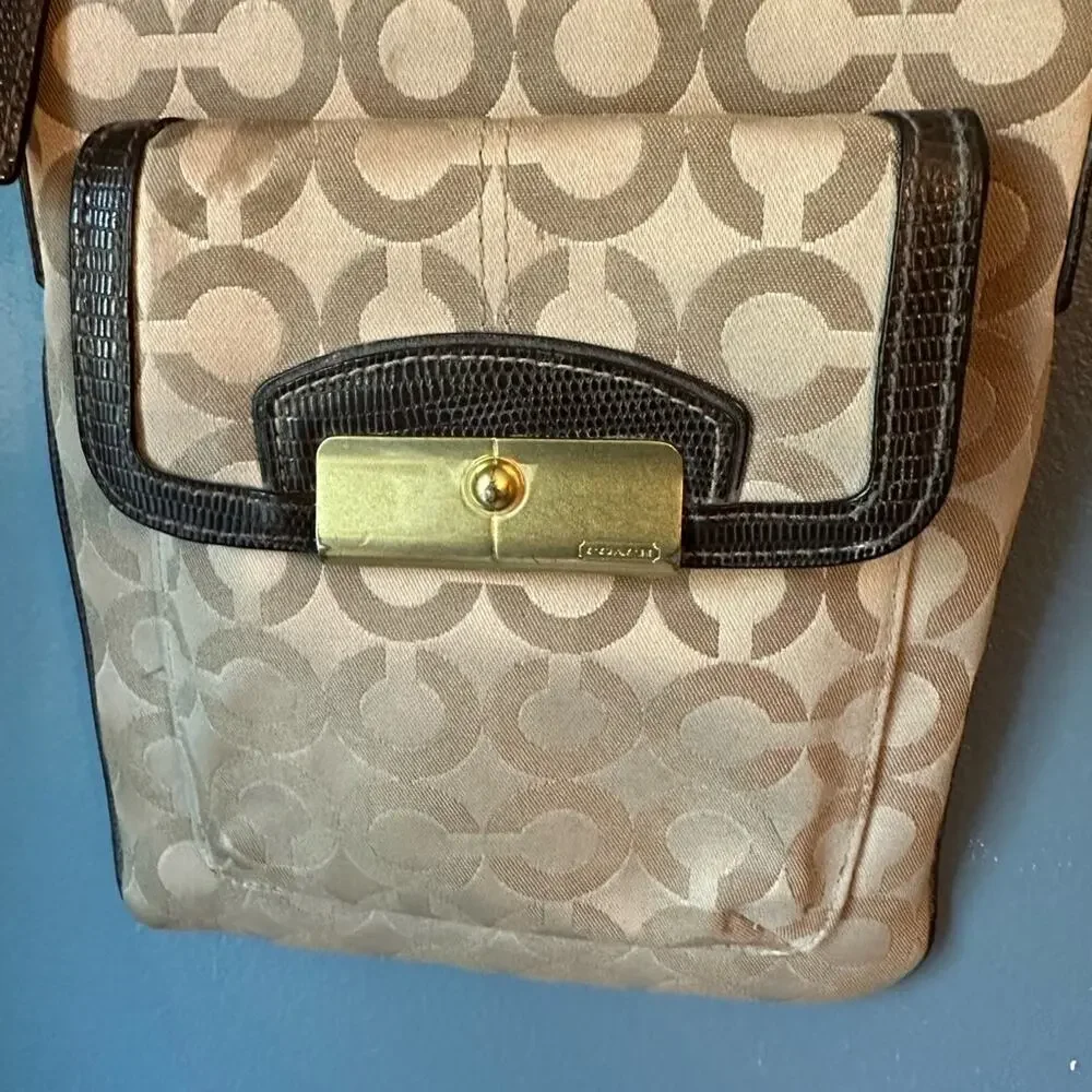 Coach C‎ Crossbody - Picture 3 of 6